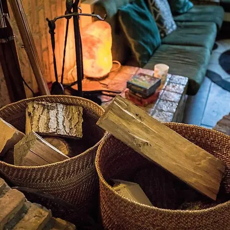 Paulus Aan De Bos Met Hot Tub 木屋 伊皮