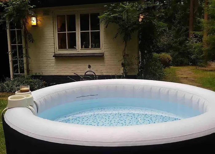 Paulus Aan De Bos Met Hot Tub Alpstuga *